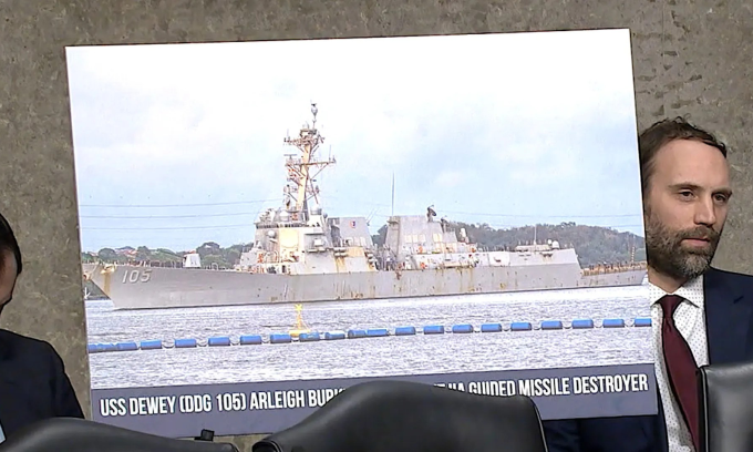 Ảnh khu trục hạm USS Dewey hoen rỉ được đưa ra trong phiên điều trần tại Thượng viện Mỹ tháng 2/2025. Ảnh: Ủy ban Quân vụ Thượng viện Mỹ