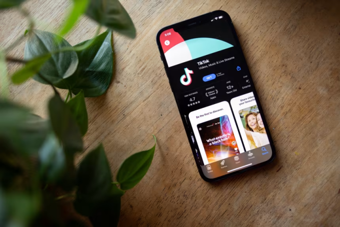Ứng dụng TikTok trong cửa hàng ứng dụng của iPhone ngày 8/1/2025. Ảnh: CNN