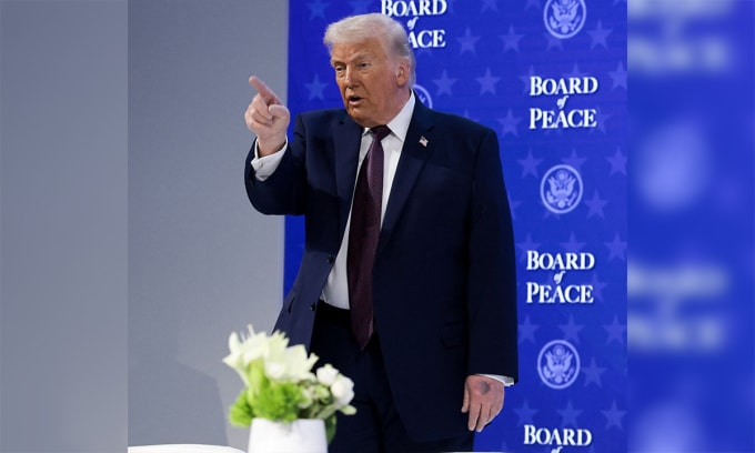 Tổng thống Mỹ Donald Trump tại lễ ký kết Điều lệ Hội đồng Hòa bình ở Davos, Thụy Sĩ ngày 22/1. Ảnh: Reuters