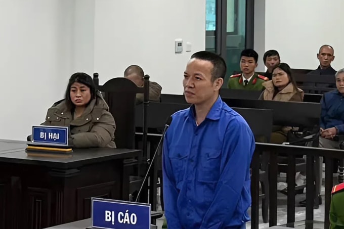 Bị cáo Hưng tại tòa, sáng 23/1. Ảnh: Hùng Lê