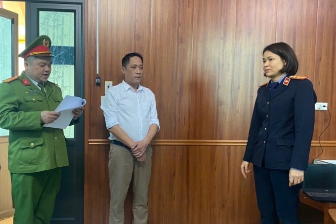 Cơ quan công an và VKSND đọc lệnh khởi tố bị can trong vụ án. Ảnh: Xuân Hoa