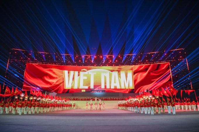 Một màn đồng diễn trong chương trình nghệ thuật chào mừng. Ảnh: BTC