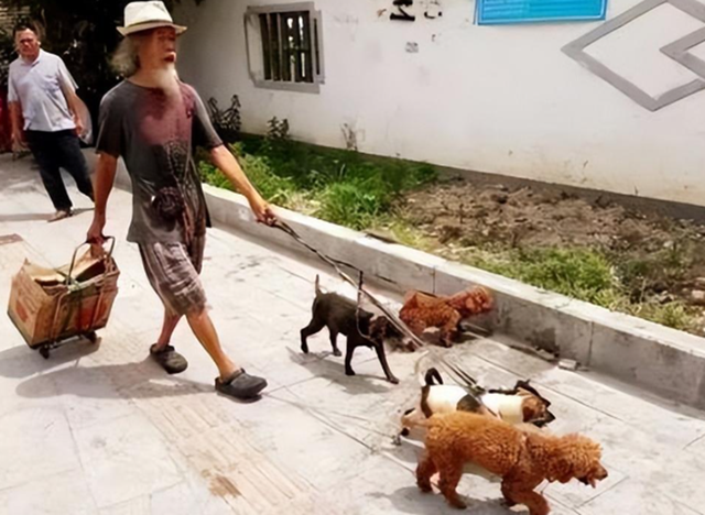 Bi kịch cậu ấm thừa kế 188 tỷ: Từ giàu sang đến nhặt rác mưu sinh qua ngày - Ảnh 1.