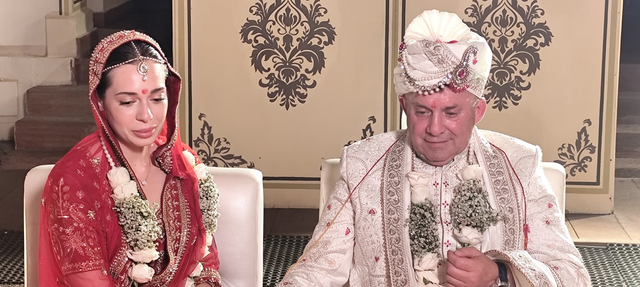 Con gái 27 tuổi lấy chồng U80 tuổi, bố mẹ "khóc như mưa" đi đưa dâu - Ảnh 2.