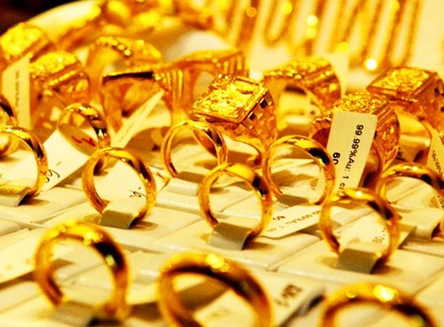 Giá vàng nhẫn tăng ngang bằng giá vàng SJC - Ảnh 1.