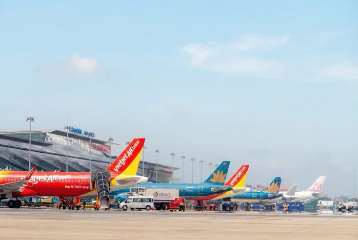 Vé máy bay Tết 2026: Nhiều đường bay sắp kín chỗ, nguồn cung có đáp ứng kịp nhu cầu tăng cao? - Ảnh 1.