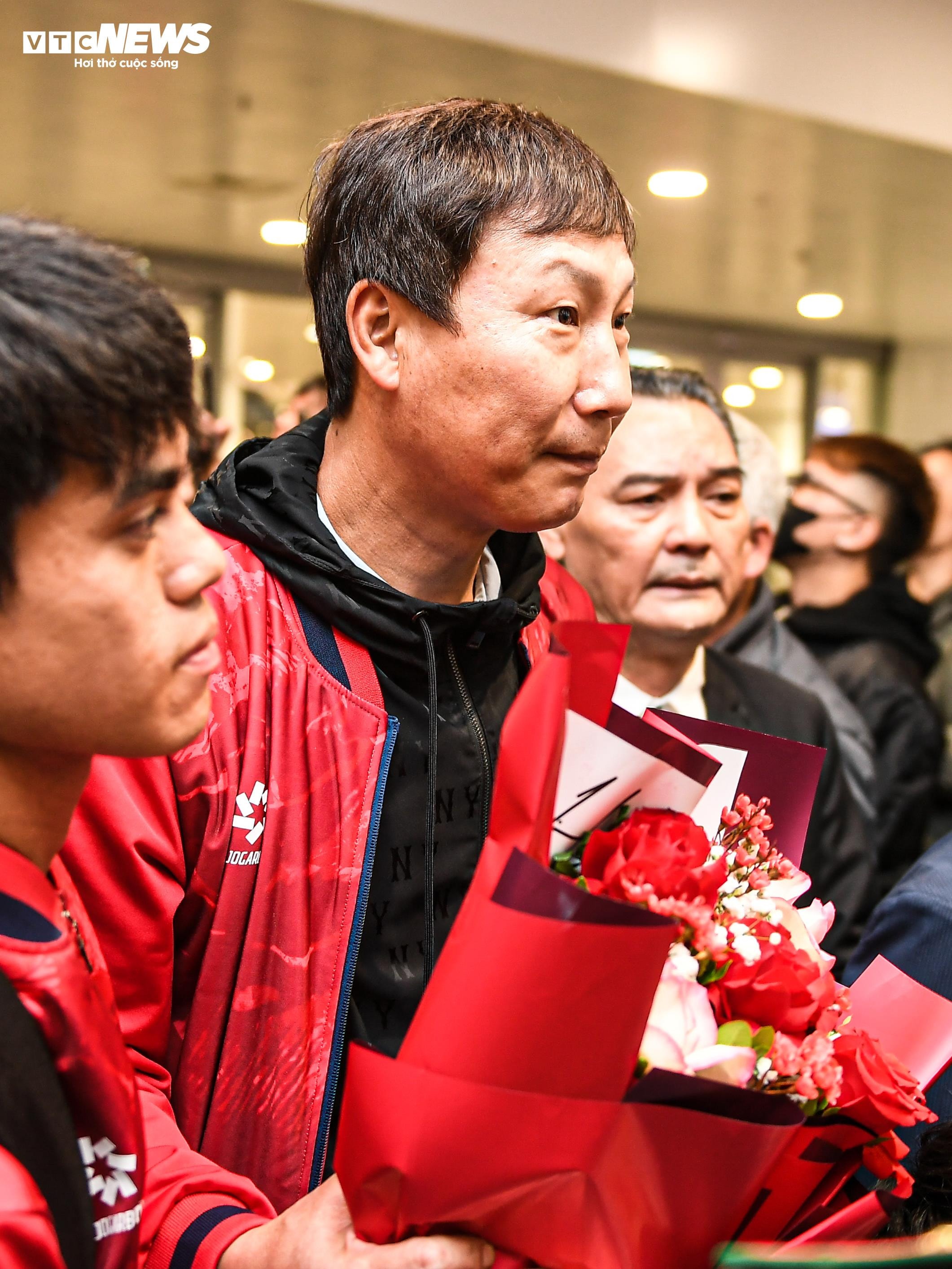 U23 Việt Nam về nước trong vòng tay người hâm mộ - 5