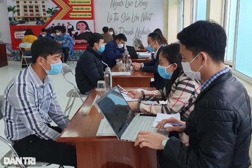 Người lao động không cần khai báo trực tiếp để hưởng trợ cấp thất nghiệp - 1