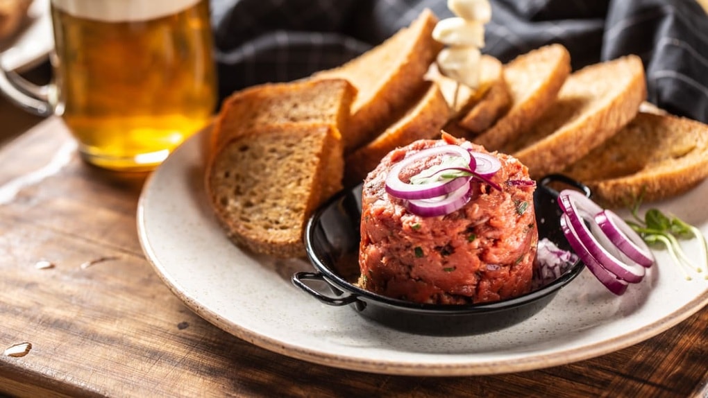 Ăn thịt bò sống ở Czech, khách Việt nghiện luôn sau 1 lần nếm thử - 3 Ăn thịt bò sống ở Czech, khách Việt nghiện luôn sau 1 lần nếm thử - 3