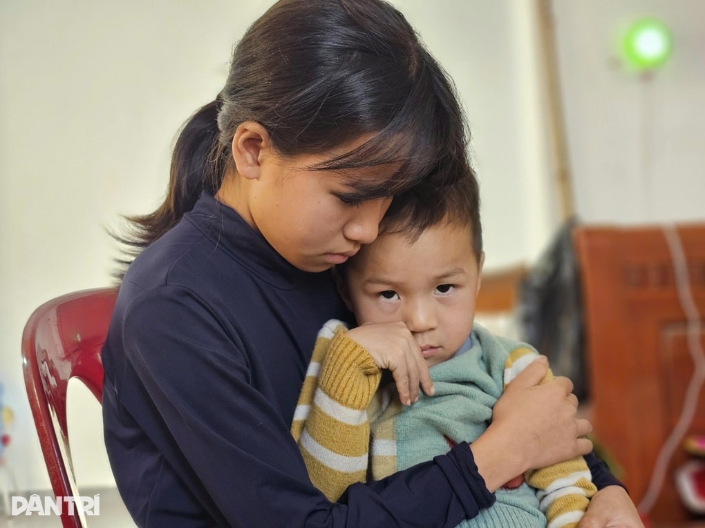 Người mẹ trẻ thoi thóp trên giường và nỗi sợ lần cuối phải buông tay 4 con - 4 Người mẹ trẻ thoi thóp trên giường và nỗi sợ lần cuối phải buông tay 4 con - 4