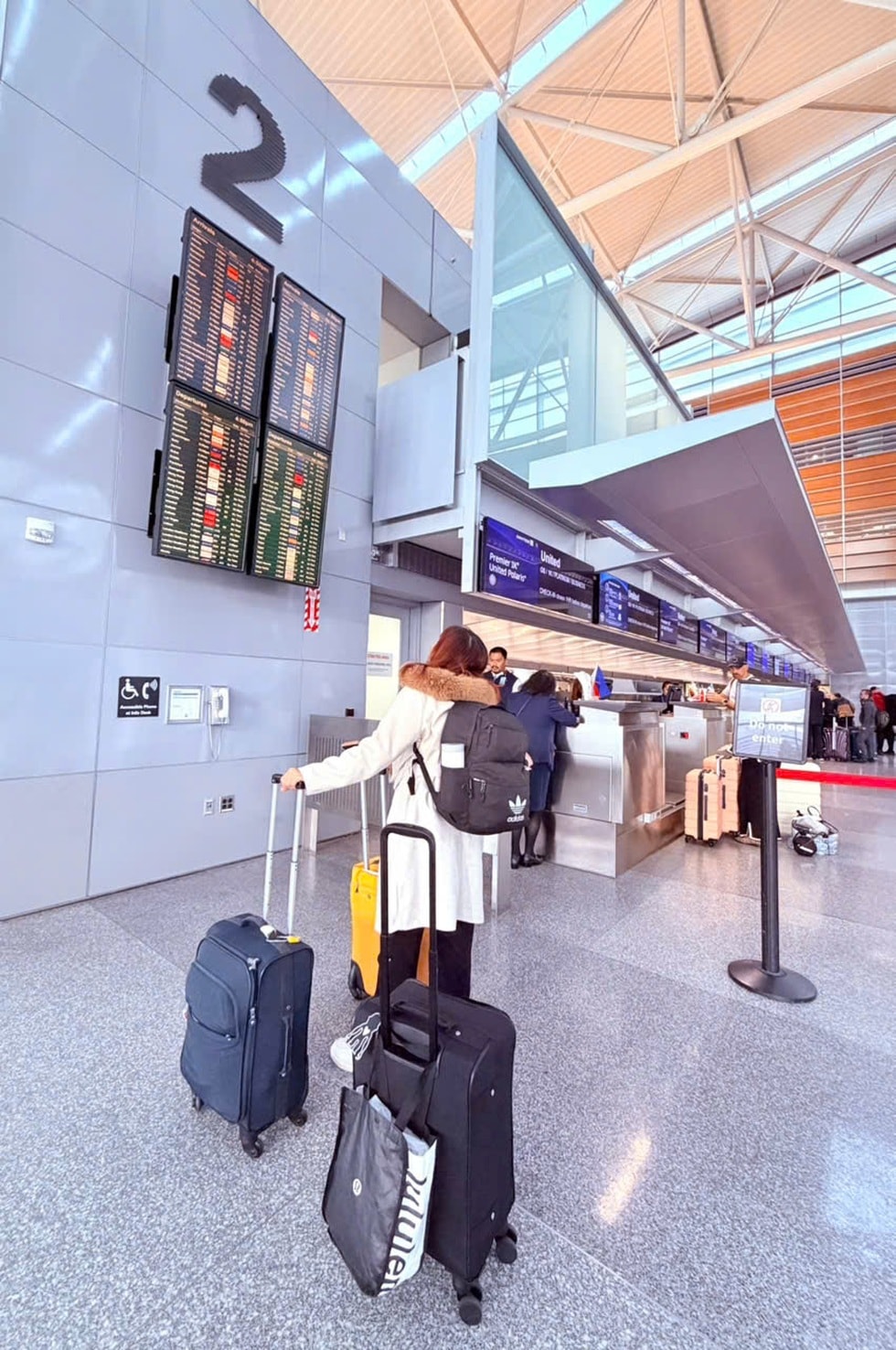 Nhóm phụ nữ Việt tự lái ô tô qua 25 quốc gia trong một năm - 9