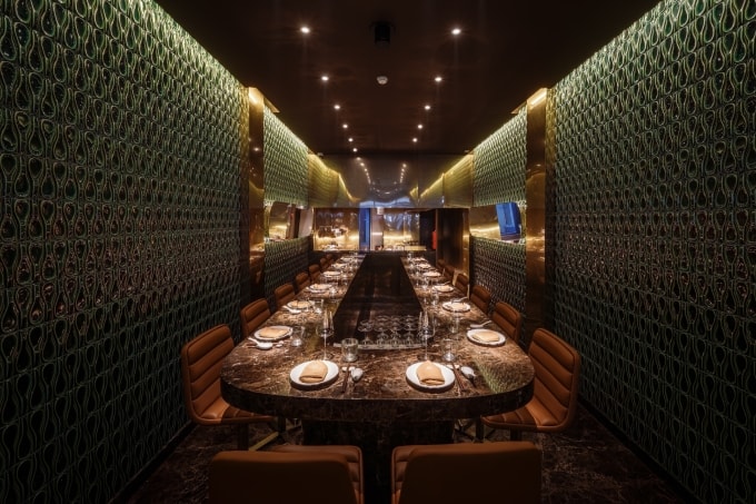 Không gian nhà hàng phở 14 chỗ ngồi trong khu chợ Tôn Thất Đạm.