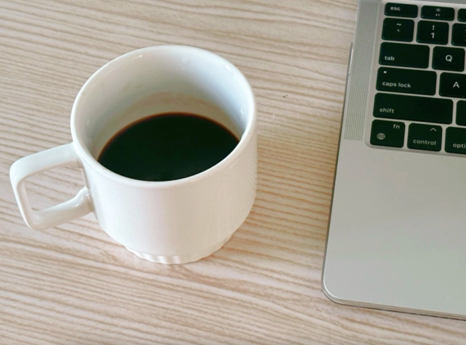 Uống cà phê khi đói có thể gặp phải các khó chịu về tiêu hóa và nhiều triệu chứng khác. Ảnh: Bảo Bảo