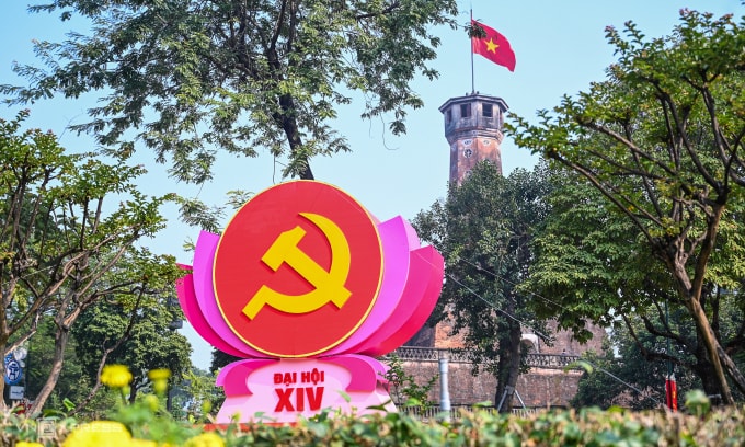 Khu vực gần Cột cờ Hà Nội được trang hoàng chào mừng Đại hội trong ảnh chụp ngày 13/1. Ảnh: Giang Huy