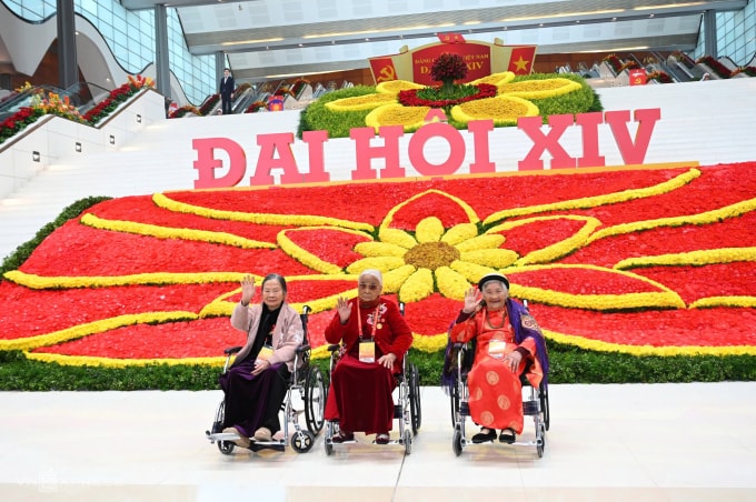 Các mẹ Việt Nam anh hùng - khách mời dự bế mạc Đại hội. Ảnh: Giang Huy