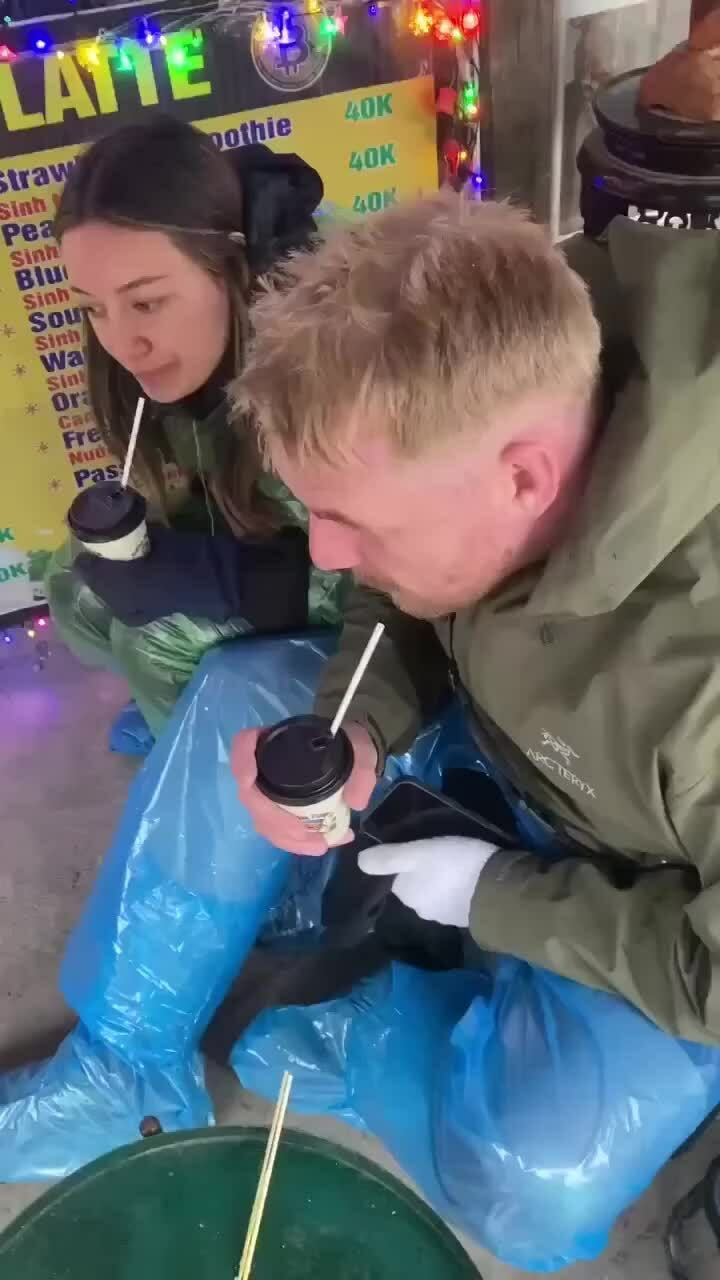 Người nước ngoài 'sốc lạnh' trong mùa đông Hà Nội