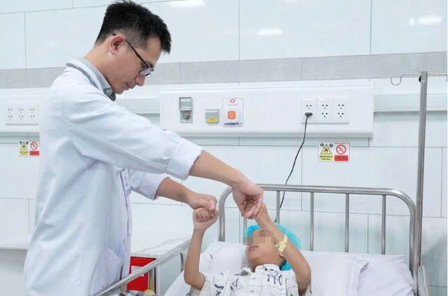 Bé trai 7 tuổi đau đầu dữ dội, bác sĩ phát hiện một căn bệnh đáng sợ - Ảnh 1.