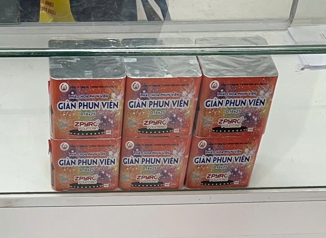 Pháo hoa rao bán tràn lan trên mạng, giá cao ngất ngưởng - Ảnh 4.