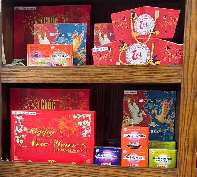 Pháo hoa rao bán tràn lan trên mạng, giá cao ngất ngưởng - Ảnh 3.