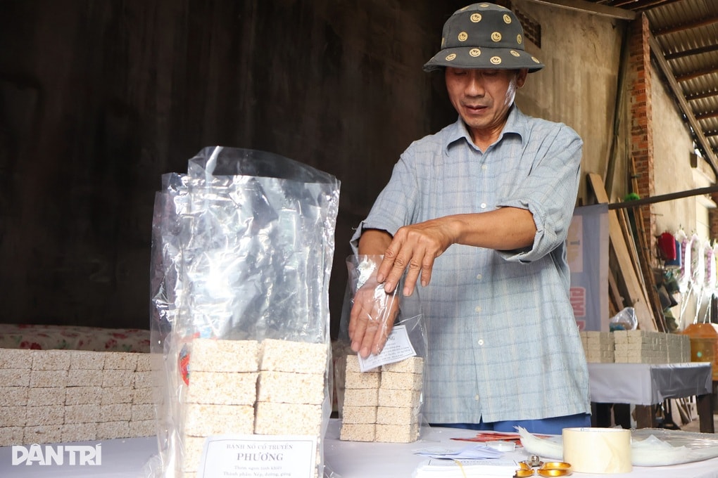 Làng nghề làm đặc sản ngày Tết rộn ràng từ sáng đến khuya - 1