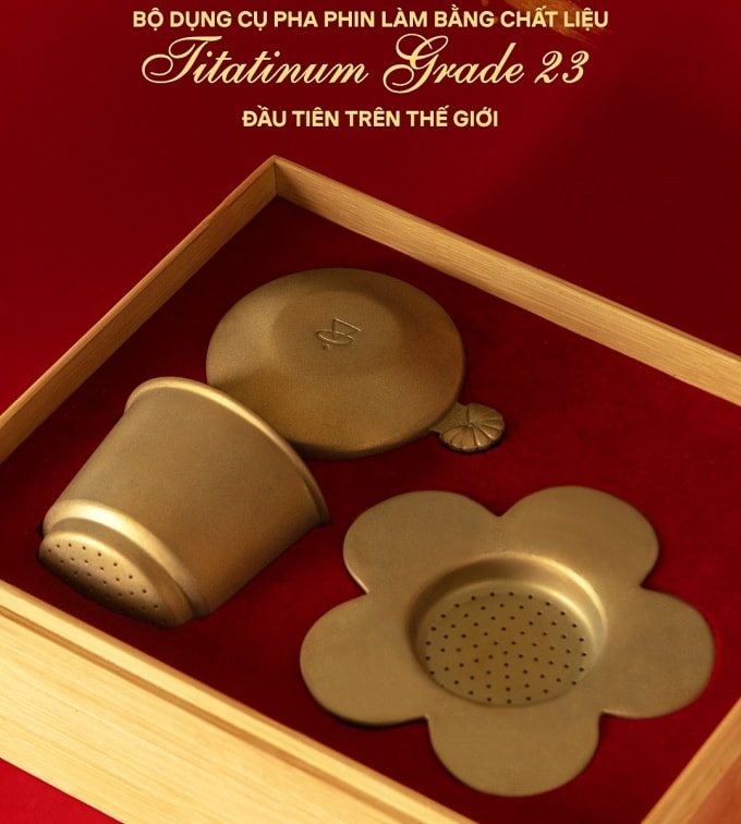 Bộ phin chính thức được đặt trong hộp quà. Ảnh: NVCC