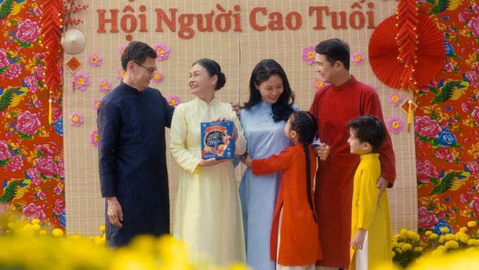 Ngày Tết thêm trọn vẹn khi cha mẹ khỏe mạnh. Ảnh: Như Quỳnh