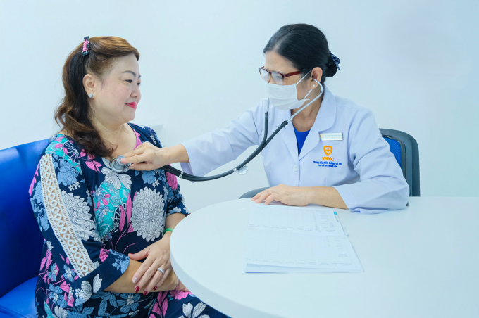 Nhiều bác sĩ vẫn tiếp tục cống hiến tại Hệ thống Tiêm chủng VNVC sau khi nghỉ hưu tại cơ sở y tế công lập. Ảnh: Hoàng Dương