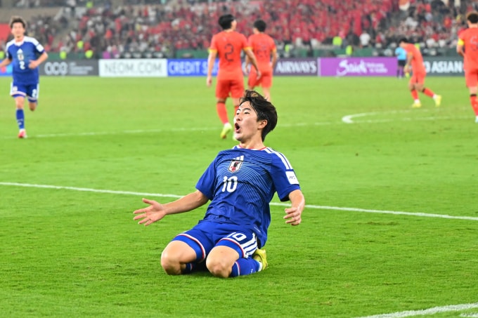 Tiền vệ Nhật Bản Ryunosuke Sato mừng bàn thắng nâng tỷ số lên 3-0, trong trận thắng Trung Quốc 4-0 ở chung kết U23 châu Á 2026, trên sân Prince Abdullah Al Faisal ở Jeddah, Arab Saudi ngày 24/1/2026. Ảnh: AFC