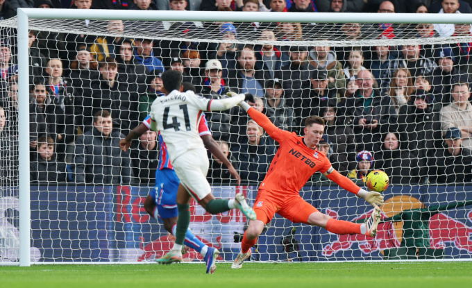 Estevao sút chéo góc mở tỷ số trong trận Chelsea thắng Crystal Palace 3-1 ở vòng 23 Ngoại hạng Anh trên sân Selhurst Park, London, Anh ngày 25/1/2026. Ảnh: Reuters