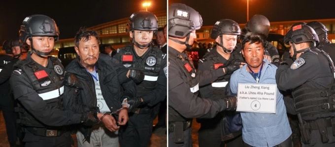 Ngụy Hoài Nhân (ảnh trái) và Lưu Chính Tường  được bàn giao cho cảnh sát Trung Quốc tại Sân bay Quốc tế Naypyidaw, Myanmar, hồi tháng 1/2024. Ảnh: Xinhua