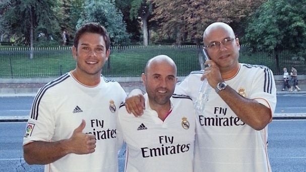 Jose Irizarry (giữa) khai đã dùng tiền của cơ quan để đi ăn chơi hưởng thụ và xem bóng đá ở Tây Ban Nha. Ảnh: Proceso