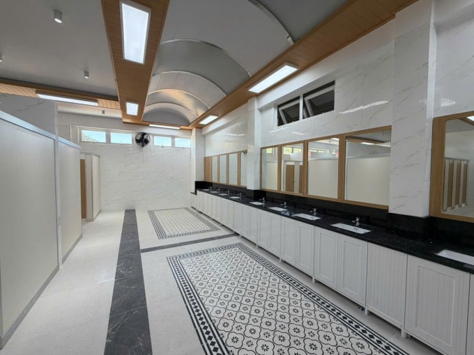 Nhà vệ sinh ở trạm dừng nghỉ cao tốc Vĩnh Hảo - Phan Thiết. Ảnh: Quốc Tư