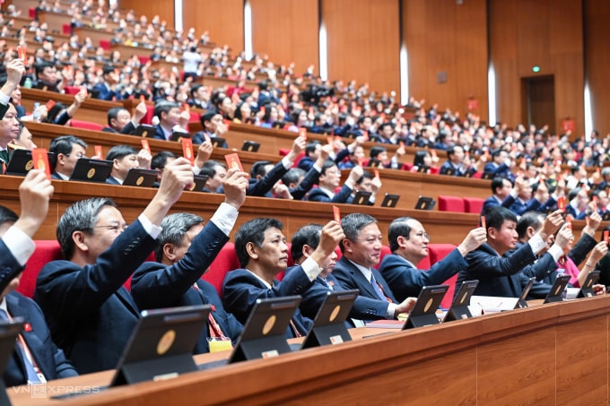 Đại biểu biểu quyết tại Đại hội Đảng XIV. Ảnh: Giang Huy