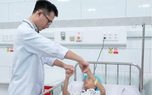 Hy hữu sản phụ mang song thai “vượt cạn” trên xe khách đường dài- Ảnh 4.