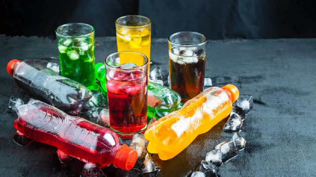 Người phụ nữ 35 tuổi tử vong vì uống nước vào ban đêm theo cách "lạ đời" - Ảnh 1.