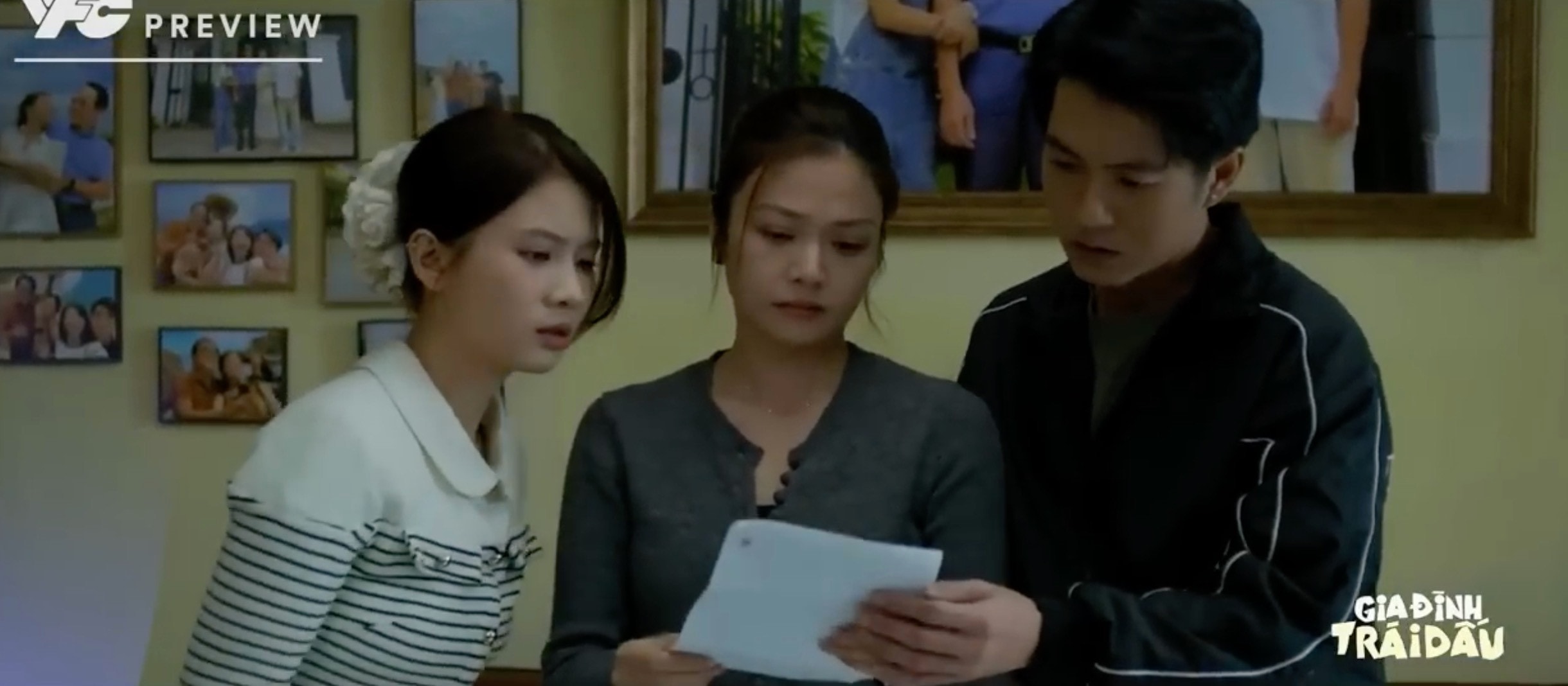 Cả gia đình lo lắng khi Nhi bỏ nhà đi.