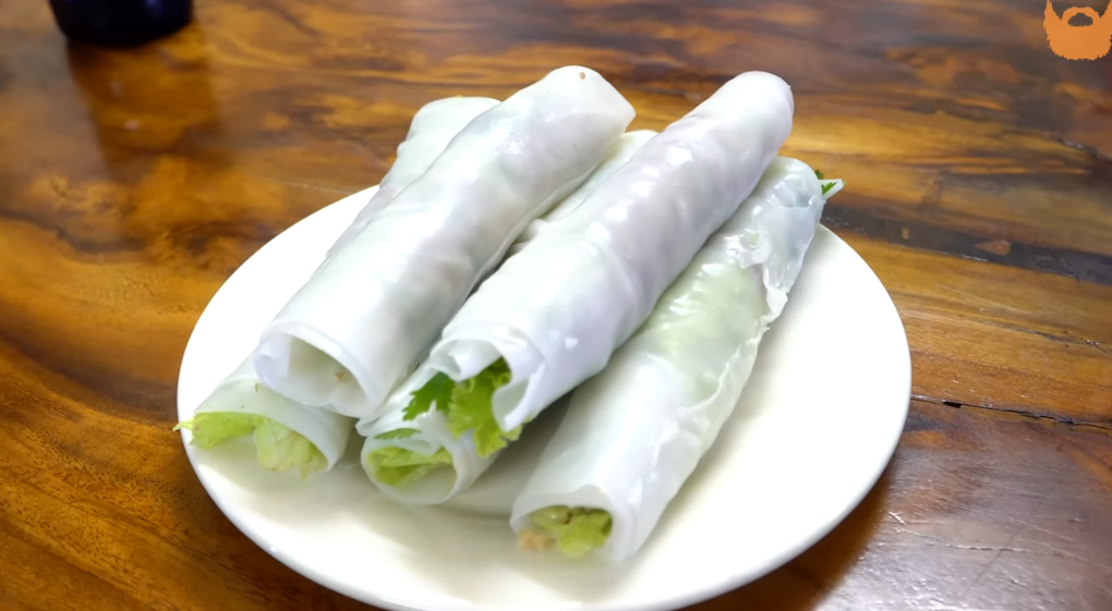 Chàng trai Mỹ ở Việt Nam 8 năm, dẫn bạn Việt kiều đi ăn phở phiên bản lạ - 3