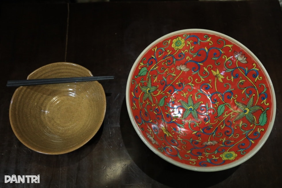 Món phở bò khổng lồ phục vụ trong chiếc bát sứ giá 3 triệu đồng ở Hà Nội - 3 Món phở bò khổng lồ phục vụ trong chiếc bát sứ giá 3 triệu đồng ở Hà Nội - 3