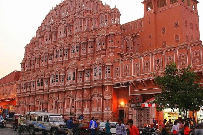 Thành phố hồng Jaipur nổi tiếng với khách du lịch nhờ các công trình màu sắc rực rỡ. Ảnh: Tripadvisor