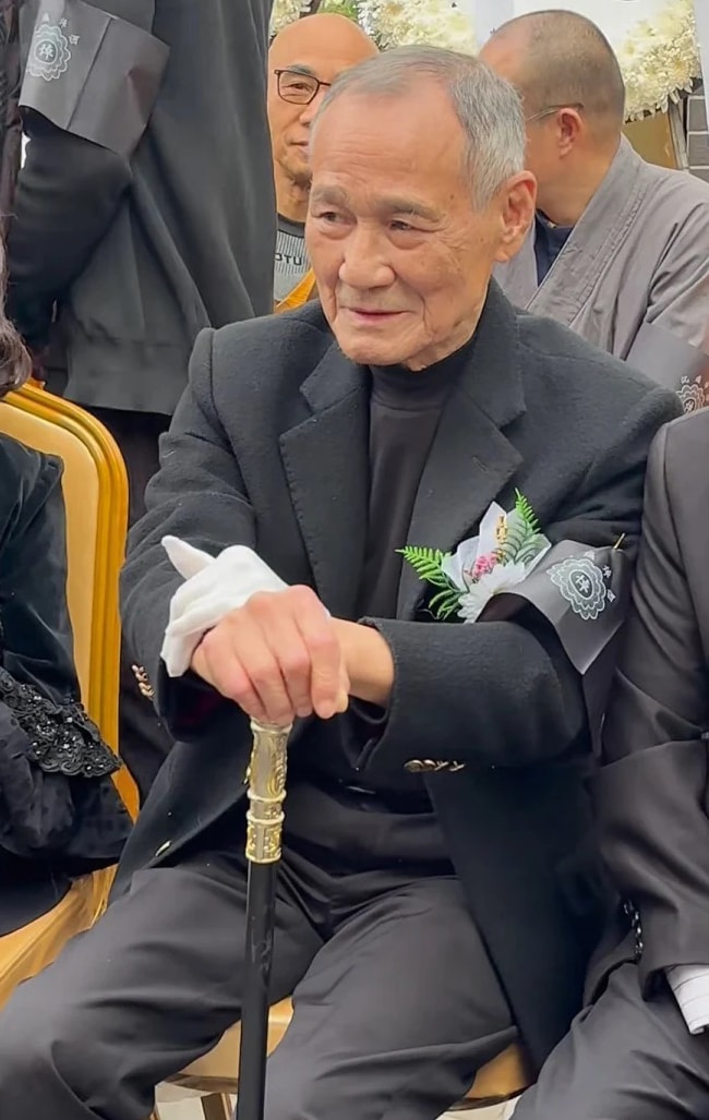 Tài tử Trần Huệ Mẫn đưa tiễn em kết nghĩa. Ảnh: St Headline