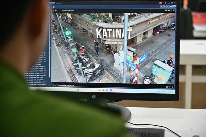 Các cơ sở từng vi phạm về lấn chiếm vỉa hè bị giám sát chặt chẽ. Ảnh: Công an Hà Nội