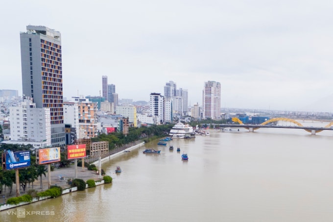 Đường Trần Hưng Đạo nằm ven sông Hàn, có giá trị thương mại cao. Ảnh: Nguyễn Đông