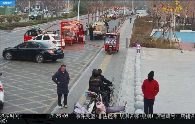 Camera AI khoanh vùng các tiểu thương vi phạm  tại thành phố Cao Bình, tháng 4/2025. Ảnh: SGXP