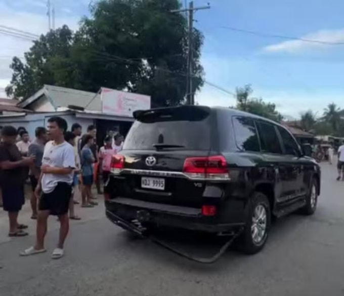 Xe bọc thép chở Thị trưởng Ampatuan chỉ bị hư hỏng nhẹ sau đòn phục kích. Ảnh: Văn phòng Thị trưởng Shariff Aguak
