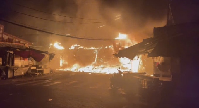 Hiện trường cháy. Ảnh: Minh Bằng