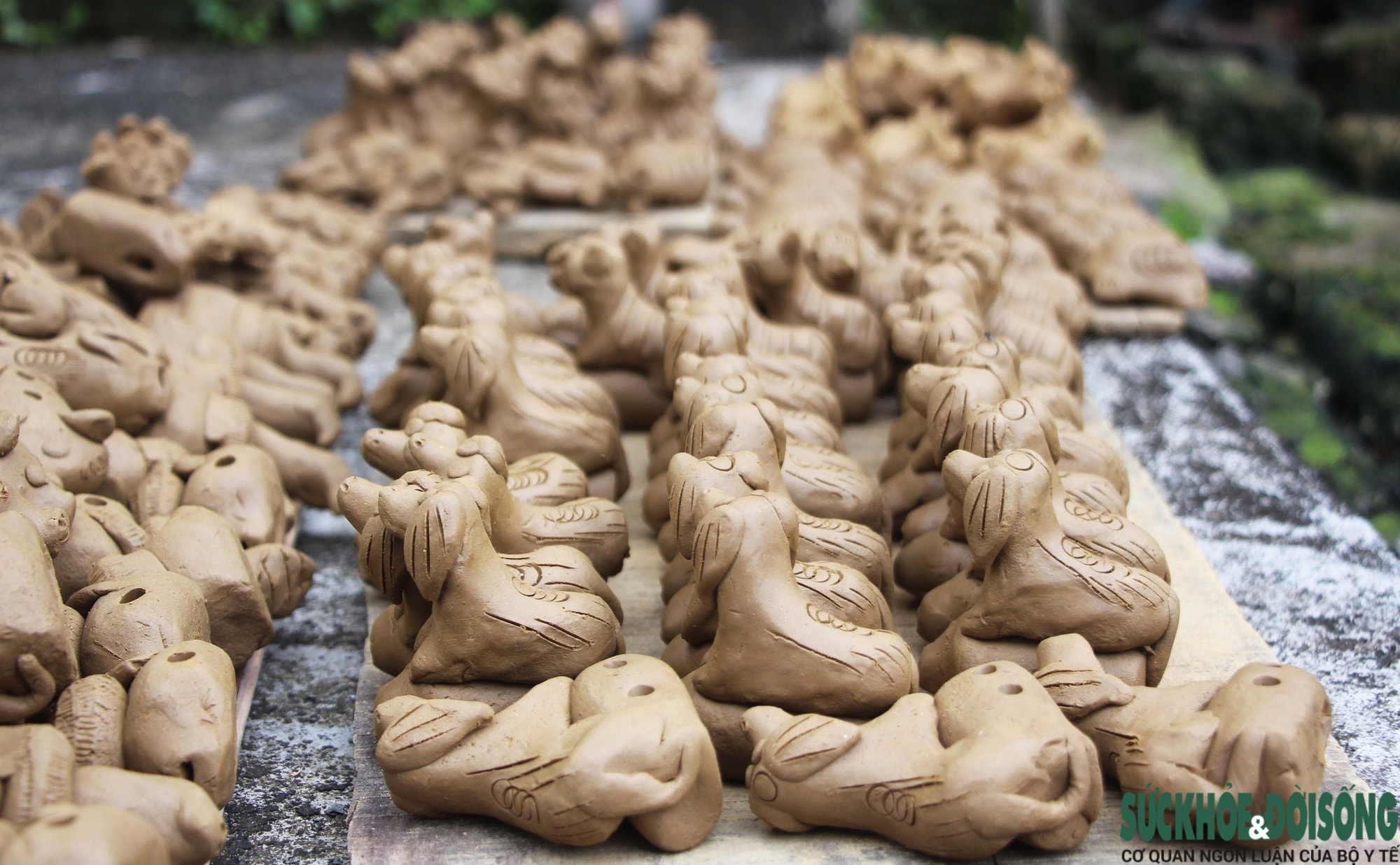 Làng gốm 500 năm tuổi tất bật vào mùa làm linh vật ngựa- Ảnh 2. Làng gốm 500 năm tuổi tất bật vào mùa làm linh vật ngựa- Ảnh 2.