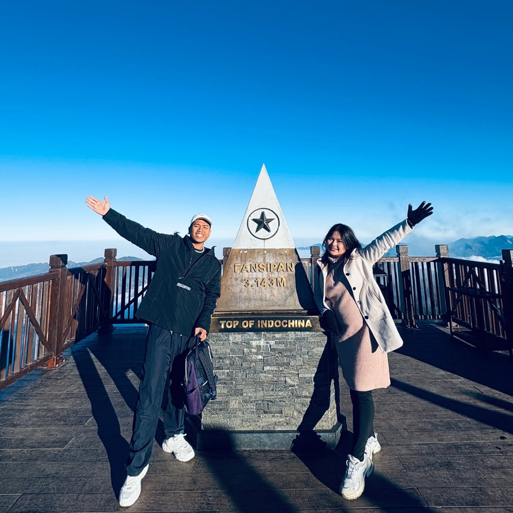 Chàng trai quỳ gối cầu hôn trên cầu treo xuyên mây ở Việt Nam gây sốt - 1