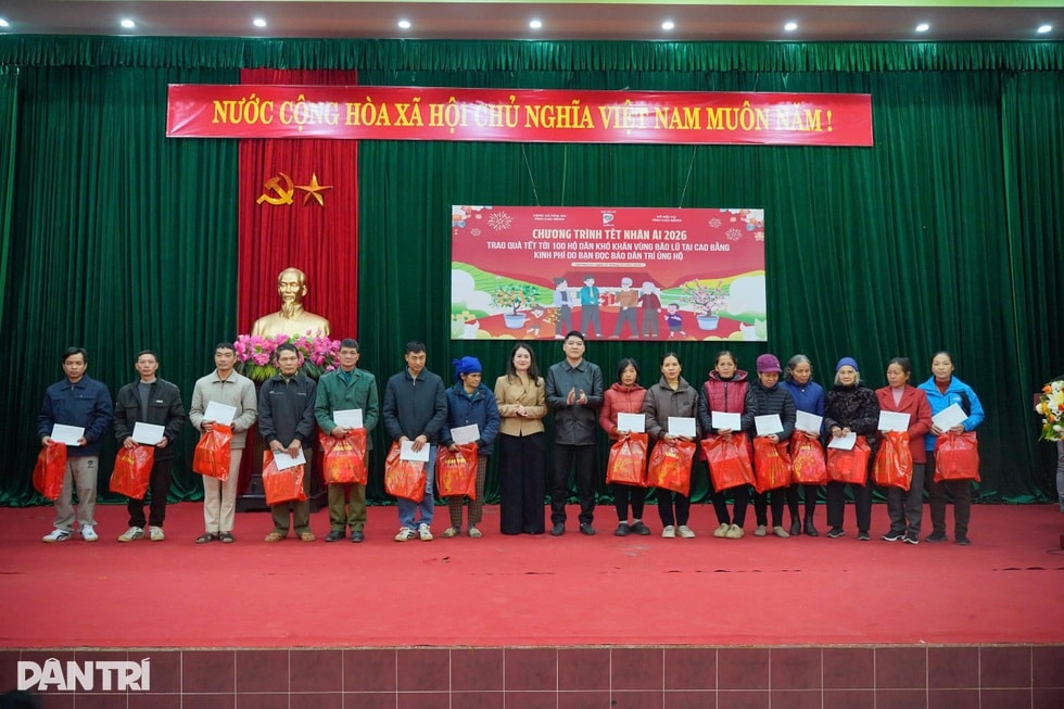 Báo Dân trí trao hơi ấm Tết Nhân ái tới 100 hộ dân vùng bão lũ Cao Bằng - 11