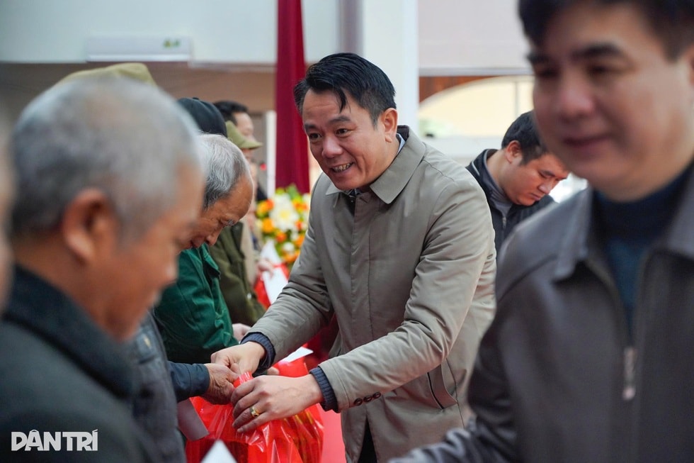 Báo Dân trí trao hơi ấm Tết Nhân ái tới 100 hộ dân vùng bão lũ Cao Bằng - 3