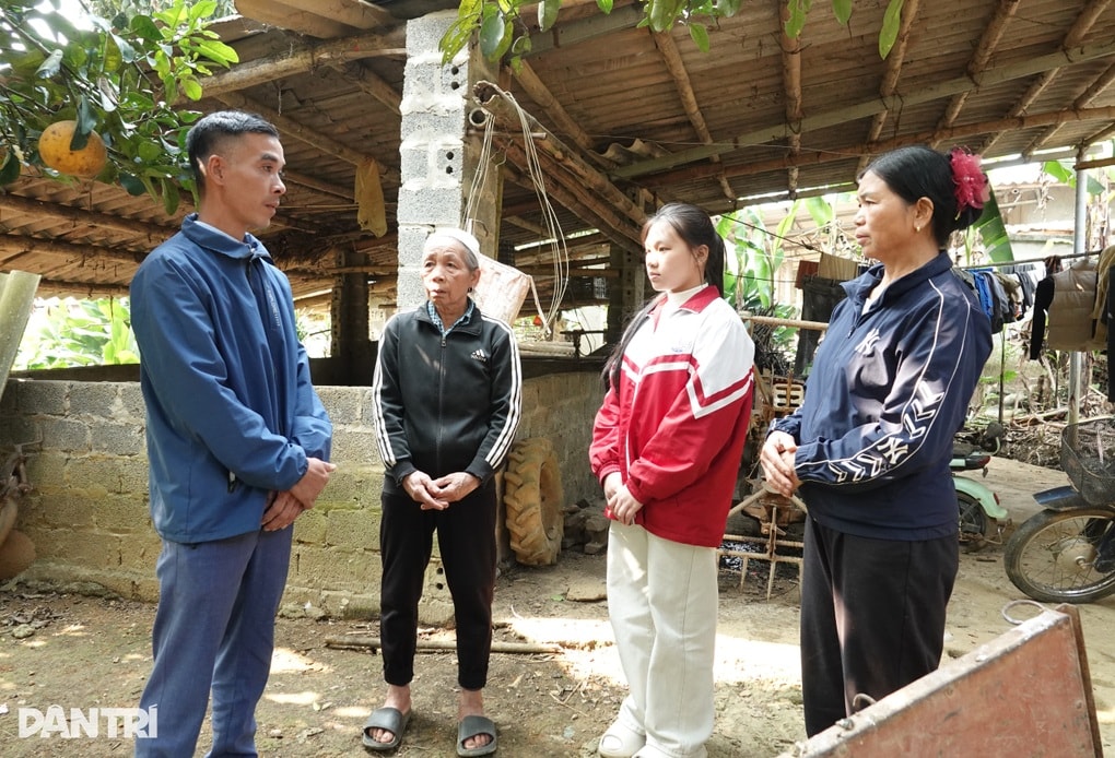 Bà lão nuôi chồng tâm thần và 2 cháu mồ côi được hỗ trợ hơn 200 triệu đồng - 2